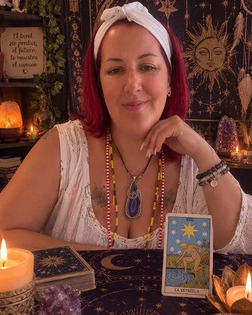 Retrato de Eva Marin, tarot en Astroideal