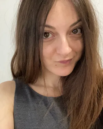 Retrato de Laura, astrología en Astroideal